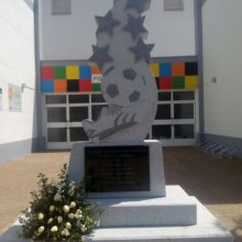 Monolito para los niños fallecidos (Monterrubio). Un proyecto de Escultura de María Bravo Guisado - 07.05.2015