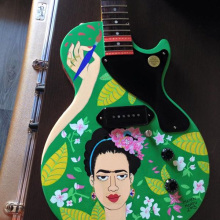 Guitarra decorada con rotuladores POSCA para la marca Gibson (Encargo). Un proyecto de Pintura y Cómic de Mamen Moreu Bibián - 14.04.2015