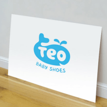 Teo Baby Shoes es el nombre de una empresa de calzado infantil con una filosofía de productos alegres y modernos. el icono es una ballena, que en realidad parte de la forma de un pequeño zapato.. Design, Br, ing e Identidade, e Design gráfico projeto de Alejandro Prieto Jaime - 23.04.2008