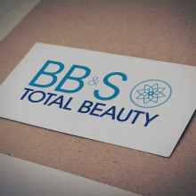 Logotipo Total Beauty. Br e ing e Identidade projeto de Leonor Andreu Viguera - 08.06.2014
