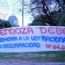 Padres autoconvocados exigen los derechos de las PCD en Mendoza. Escrita projeto de Anahi Perez - 18.11.2015
