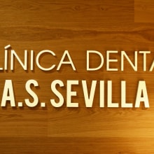 Clinica Sevilla. Publicidade, e Fotografia projeto de Joel Pérez - 31.01.2016