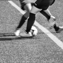 Fútbol féminas. AtMadrid vs 3Cantos. Un proyecto de Fotografía de Esther Mata - 19.03.2016