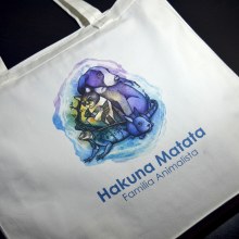 Adaptación del logo "Hakuna Matata - Familia animalista". Un proyecto de Diseño, Ilustración tradicional y Bellas Artes de Vanessa Arraña Diaz - 01.04.2016