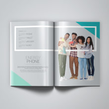 Brochure 2015 - Energy Sistem. Un proyecto de Fotografía, Dirección de arte, Diseño gráfico, Marketing y Diseño de producto de Estefania Carreres - 07.04.2016