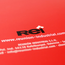 REI - Reunión Industrial. Un proyecto de Publicidad, Diseño editorial y Diseño gráfico de Ángelgráfico - 06.06.2016