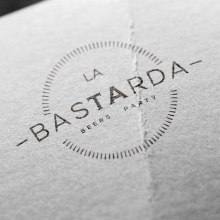 La bastarda. Br, ing, Identit, and Graphic Design project by No soyaldo - 06.07.2016