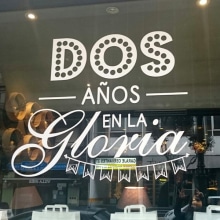 Diseño vinilo aniversario chef "Nacho Manzano" Restaurante "Gloria Casa de Comidas". Design projeto de Miriam Díaz Méndez - 14.04.2016