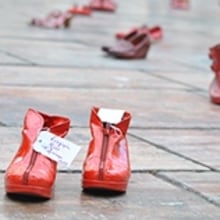 Zapatos Rojos Málaga · Arte Público · Elina Chauvet. Un proyecto de Instalaciones, Eventos y Vídeo de ANA A. BALBUENA - 21.09.2016