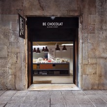 Be Chocolate Gotic / Barcelona Colaboration with Zazurca&Co. Un proyecto de Diseño, 3D, Gestión del diseño, Arquitectura interior, Diseño de interiores, Diseño de iluminación y Diseño de producto de Alexandra Leira - 13.06.2015