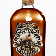 Etiqueta con la técnica de repujado, para licor de Coatepec. Un proyecto de Diseño y Artesanía de Eliza Escalante - 02.05.2013
