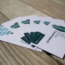 Diseño de tarjetas de visita para  fisioterapeuta. Un proyecto de Diseño, Br, ing e Identidad y Diseño gráfico de DIKA estudio - 06.02.2014