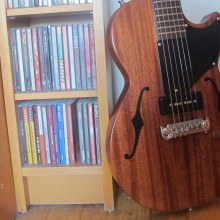 Berry; Guitarra eléctrica con estética vintage. Un progetto di Artigianato e Product design di Raquel Arranz - 02.06.2016