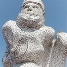 Monumento al Capitan Scott diseñado por Jonathan Williams. He tallado el  porex y revestido de mosaicos. Fue inaugurado por la Princesa Ana de Inglaterra en 2003 y lo podéis visitar en la bahía de Cardiff.. Sculpture project by Rafa Zabala - 05.13.2017