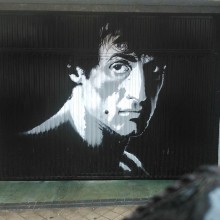 Cierre de Garaje Rotulado con pintura. Un proyecto de Arte urbano de Ismael Pachón - 21.06.2017
