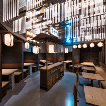 Hikari Yakitori Bar. Arquitetura de interiores, e Design de interiores projeto de Masquespacio - 01.01.2017