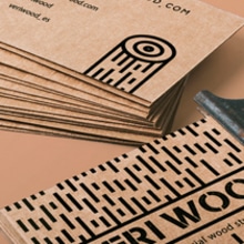 Diseño de las tarjetas de visita para la empresa VERI WOOD. Un proyecto de Diseño, Ilustración tradicional, Diseño gráfico e Ilustración vectorial de Lidia Lobato LLO - 05.01.2017