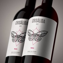 Crisálida: Naming and design of the wine-label. Un proyecto de Publicidad, Br, ing e Identidad, Diseño gráfico, Packaging, Naming y Diseño de logotipos de Bárbara Pérez Muñoz - 18.07.2017