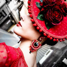 Colección APRIL. Complementos artesanales para mujer Flamenca.. Design, Design de acessórios, Design de vestuário, Design de joias, Design de produtos, e Pattern Design projeto de Luz Atelier Oficial - 05.08.2017