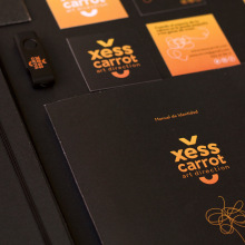 Xess Carrot | Self Branding. Un proyecto de Diseño, Dirección de arte, Br, ing e Identidad, Diseño gráfico, Packaging, Tipografía, Cop, writing y Papercraft de Xess Molina Gil - 02.04.2017