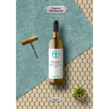 Tintia Organic Wines. Een project van  Art direction,  Br, ing en identiteit, Grafisch ontwerp y Packaging van Jesús Anta - 01.11.2017