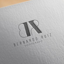 Bernardo Ruiz. Un proyecto de Diseño, Dirección de arte, Br, ing e Identidad y Diseño gráfico de Parcela Creativa - 02.12.2017