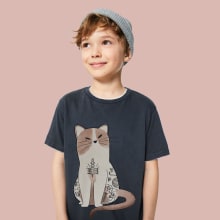 Ink cat tshirt. Design, Traditional illustration, and Fashion project by Ángela Secilla Granados - 04.15.2018