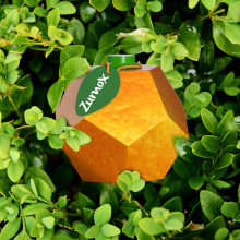 Zumox, zumo de naranja natural. Een project van  Ontwerp, 3D,  Art direction,  Beeldende kunst, Grafisch ontwerp, Industrieel ontwerp, Packaging, Productontwerp, 3D-animatie y  3D-modellering van Lola Téllez - 10.05.2018