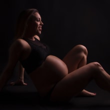 Fotografia de embarazo. Un proyecto de Fotografía de estudio de Laura Iglesias Miguel - 10.03.2018