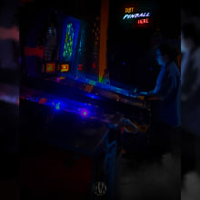 "Play Pinball Here". Advertising, Photograph, Marketing, and Poster Design project by Alejandro Martínez Muñoz - 05.06.2018