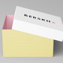Mi Proyecto del curso: Diseño de packaging para zapatillas de Berskha. Un proyecto de Diseño editorial, Diseño gráfico, Packaging, Diseño de pictogramas y Diseño de logotipos de María Lázaro Torres - 30.11.2018