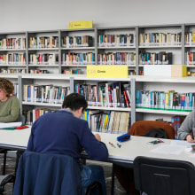 Señalética Bibliotecas Municipales de València. Un proyecto de Señalética de Nueve Estudio - 04.03.2019
