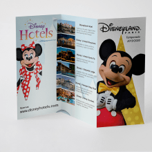 Tríptico acordeón parque Disneyland París. Design gráfico, e Design de cartaz projeto de Rita MC - 15.01.2019