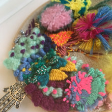 Plumas y ponpon. Creativit, and Embroider project by Josefina Allendes - 07.04.2019