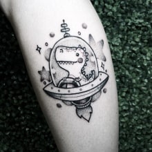 Personajes espaciales en la piel. Un proyecto de Ilustración tradicional, Diseño de personajes y Diseño de tatuajes de Polilla Tattoo - 16.07.2019