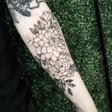 Tatuaje Botánico. Ilustração tradicional, e Desenho de tatuagens projeto de Polilla Tattoo - 16.07.2019