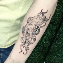Pulpos y Calamares.. Un proyecto de Ilustración tradicional y Diseño de tatuajes de Polilla Tattoo - 16.07.2019