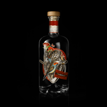 Tres Pájaros Gin. Traditional illustration, Graphic Design, Packaging, and Collage project by Juan Montivero - 07.18.2019