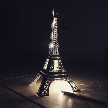 Lámpara de papel · Torre Eiffel. Un proyecto de Diseño, Diseño de producto, Papercraft y Producción audiovisual					 de Alina Torres - 08.06.2018