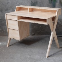 Escritorio Maderístico. Un proyecto de Diseño, creación de muebles					 y Diseño de producto de Patricio Ortega (Maderística) - 22.08.2019