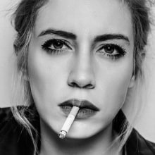 Smoker. Een project van Fotografie, Modefotografie, Portretfotografie, Studiofotografie, Digitale fotografie y Artistieke fotografie van Lídia Vives - 17.10.2019