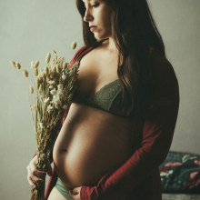 Shooting embarazada. Een project van Fotografie, Fotografische postproductie, Retoucheren van foto's, Portretfotografie, Digitale fotografie y Artistieke fotografie van Juan Manuel González López - 26.10.2019