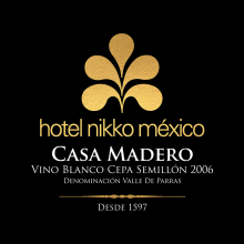 Botella de regalo conmemorativa de los 20 años del Hotel Nikko México, patrocinado por Casa Madero.. Un proyecto de Diseño, Br, ing e Identidad, Diseño gráfico y Packaging de Mariana Moreno - 20.02.2007