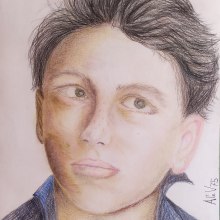My project in Realistic Portrait with Coloured Pencils course. Fine Arts project by Alessandra Viero - 02.28.2020