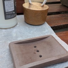 Mi Proyecto del curso: Jabonera y tope de puerta de concreto pigmento marrón. Artesanato projeto de Robert Rocas - Albas Magriña - 17.04.2020