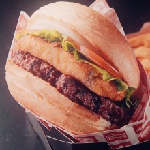Burger Shack - Commercial . Un proyecto de Fotografía, Cine, vídeo, televisión, Cine y Fotografía gastronómica de Daniel González Canal - 26.05.2020