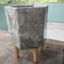Vaso de cimento (mármore fake). Accessor, Design, Interior Architecture, Interior Design, and DIY project by Halan Medeiros - 06.15.2020