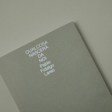 Qualcosa. A Verlagsdesign, Grafikdesign, T und pografie project by Silvia Ferpal - 28.08.2020