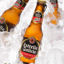 Cerveza Estrella Galicia "Mini, siempre fresca" . Fotografia do produto, Fotografia de estúdio, Fotografia gastronômica, e Fotografia publicitária projeto de Raul Ortells Estarlich - 20.08.2020