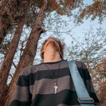 E-boy in the forest. Photograph, and Mobile Photograph project by Luiz Ricardo Pin - 08.27.2020